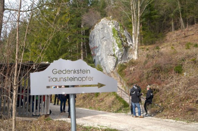 Segnung-des-neuen-Traunstein-Gedenkbuches-PETER-SOMMER-1